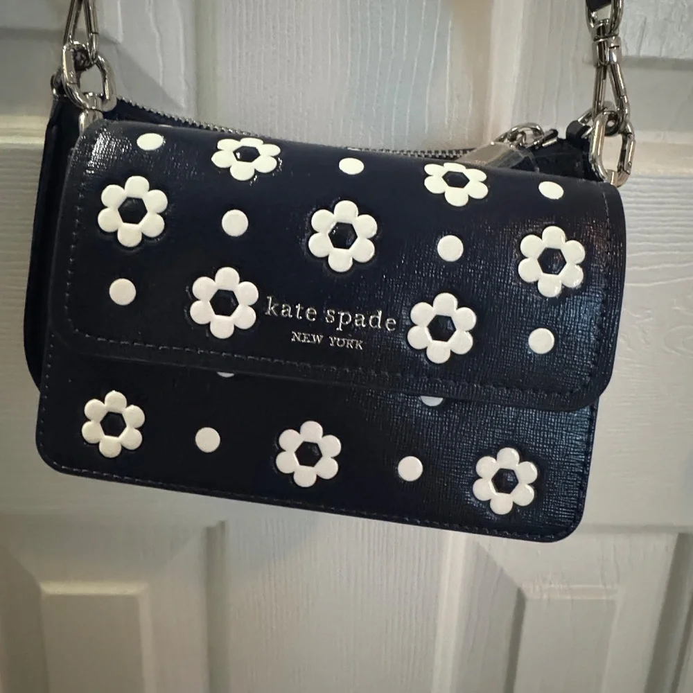 Kate Spade Navy Blue w/ Daisy Crossbody NWOT - Picture 5 of 8